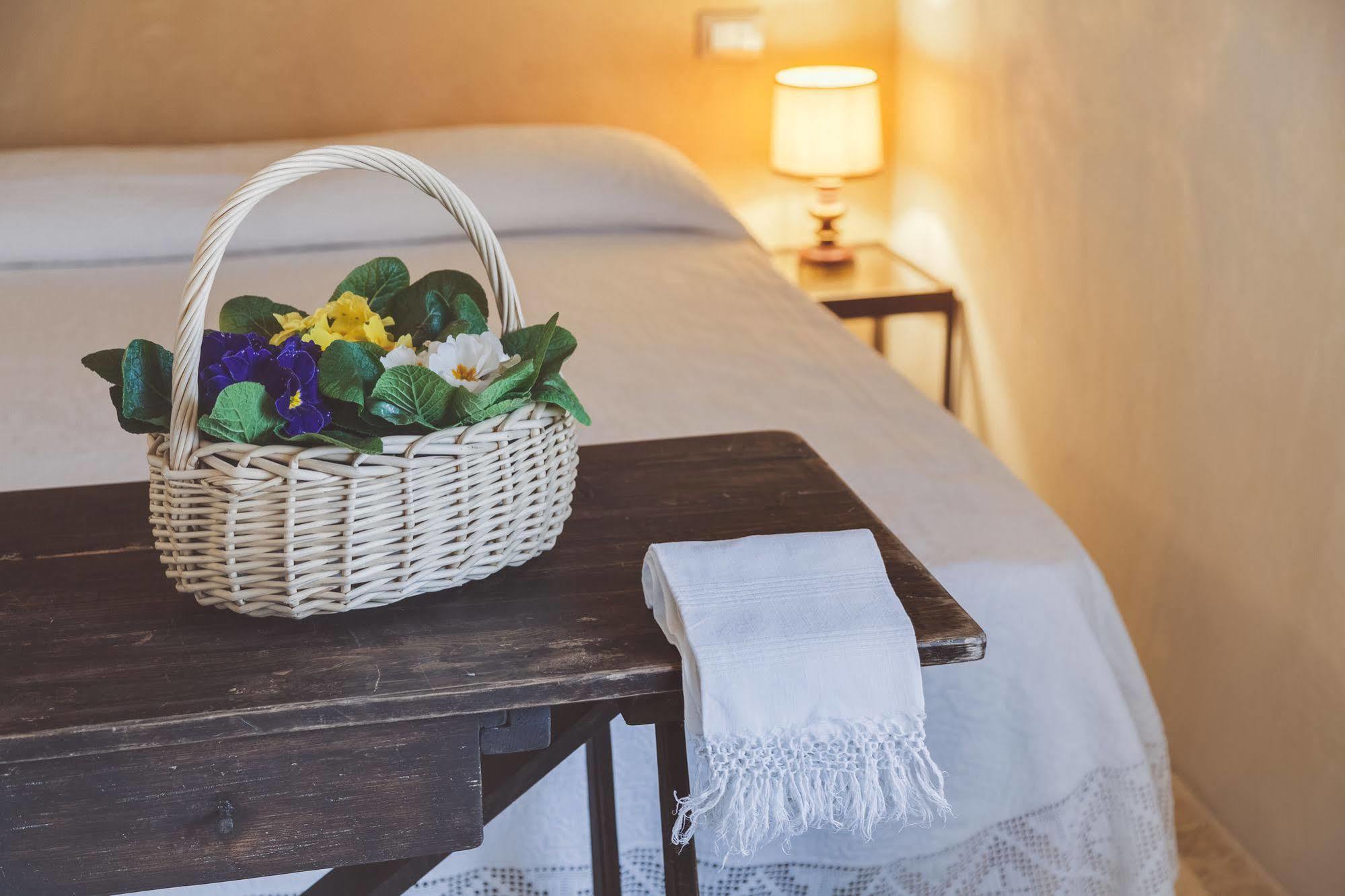 Agriturismo Le Canterie Radicondoli ภายนอก รูปภาพ