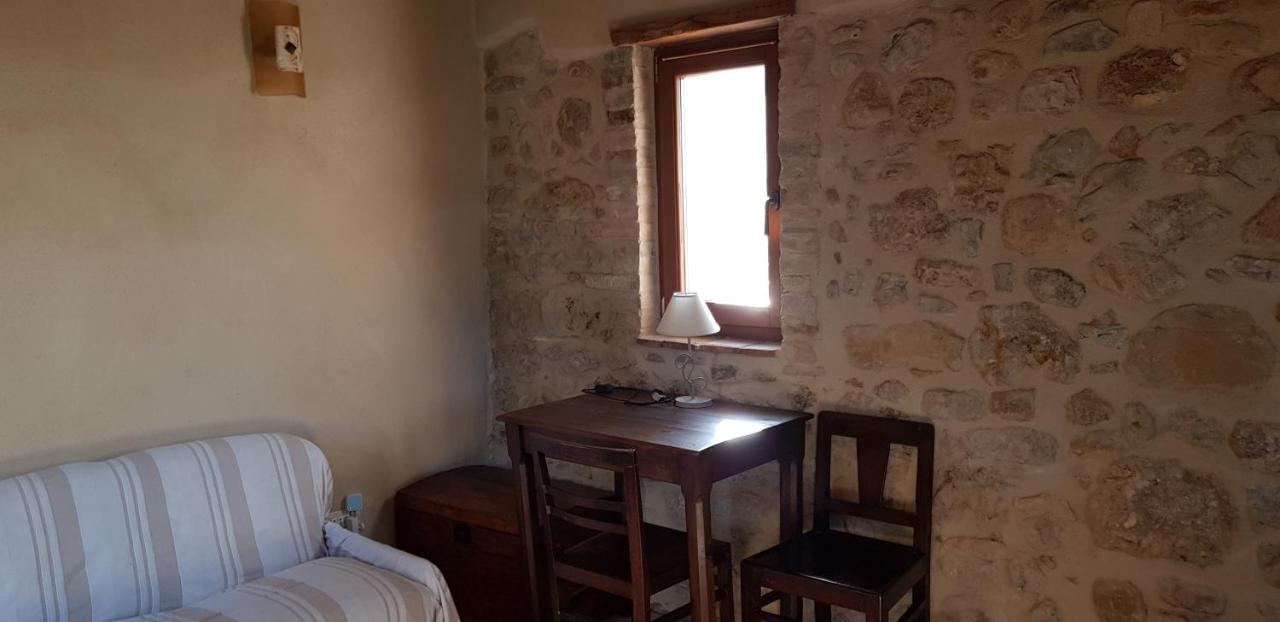 Agriturismo Le Canterie Radicondoli ภายนอก รูปภาพ